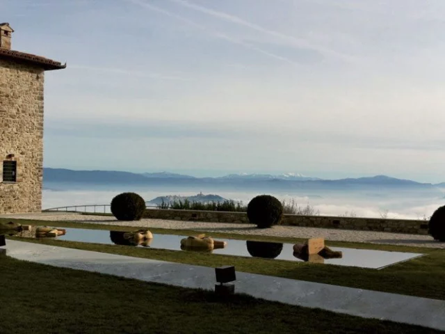 Umbria il casale di un giardino sospeso nel tempo