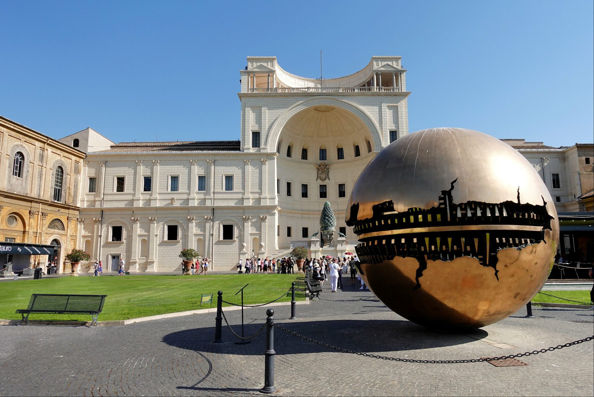 La storia del Cortile del Belvedere in Vaticano - Villegiardini