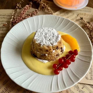 Budino di panettone e crema inglese all'arancia