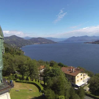 la Statua di San Carlo Borromeo ad Arona