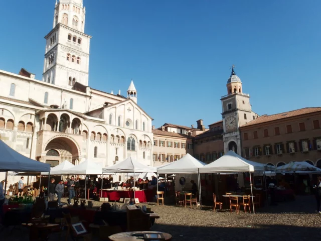 Mercato antiquariato Modena