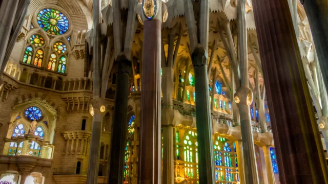 Interno della Sagrada Familia