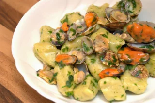 gnocchi di patate e broccoli ai frutti di mare